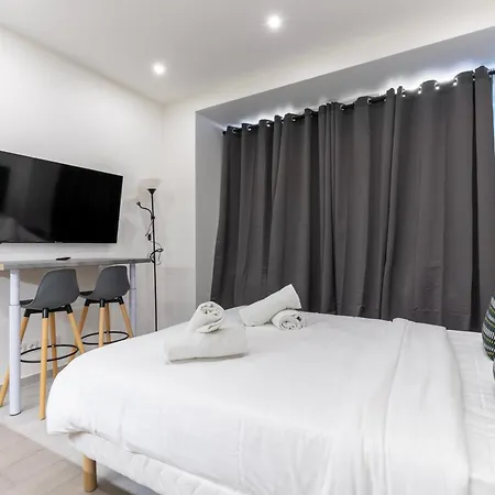 Studio De Charme Au Coeur Des Batignolles Appartamento Parigi