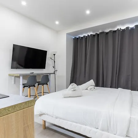 Studio De Charme Au Coeur Des Batignolles Parigi