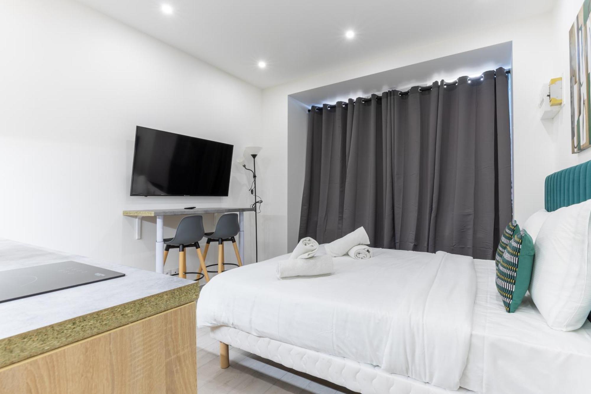Studio De Charme Au Coeur Des Batignolles Parigi